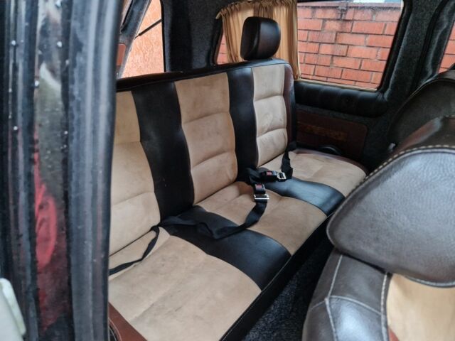 Черный Мерседес Вито, объемом двигателя 2.1 л и пробегом 500 тыс. км за 5500 $, фото 6 на Automoto.ua