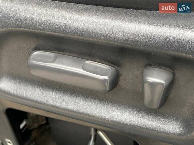 Черный Мерседес Вито, объемом двигателя 2.15 л и пробегом 268 тыс. км за 6490 $, фото 18 на Automoto.ua