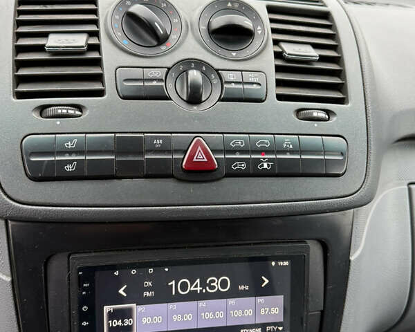 Черный Мерседес Вито, объемом двигателя 2.2 л и пробегом 256 тыс. км за 7800 $, фото 13 на Automoto.ua