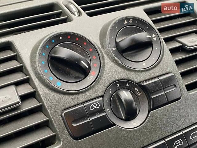 Черный Мерседес Вито, объемом двигателя 2.15 л и пробегом 268 тыс. км за 6490 $, фото 14 на Automoto.ua