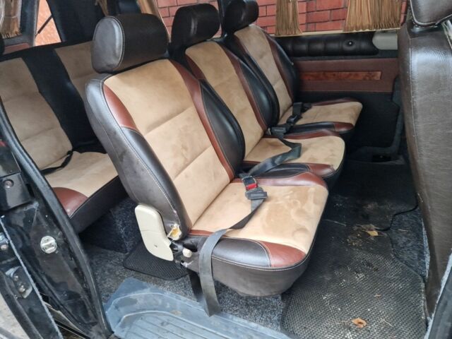 Черный Мерседес Вито, объемом двигателя 2.1 л и пробегом 500 тыс. км за 5500 $, фото 5 на Automoto.ua