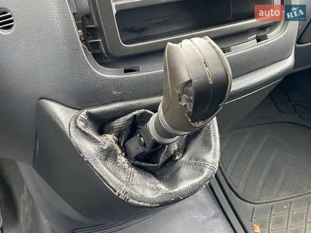 Черный Мерседес Вито, объемом двигателя 2.15 л и пробегом 268 тыс. км за 6490 $, фото 16 на Automoto.ua