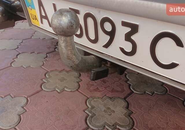 Черный Мерседес Вито, объемом двигателя 2.15 л и пробегом 319 тыс. км за 12000 $, фото 33 на Automoto.ua