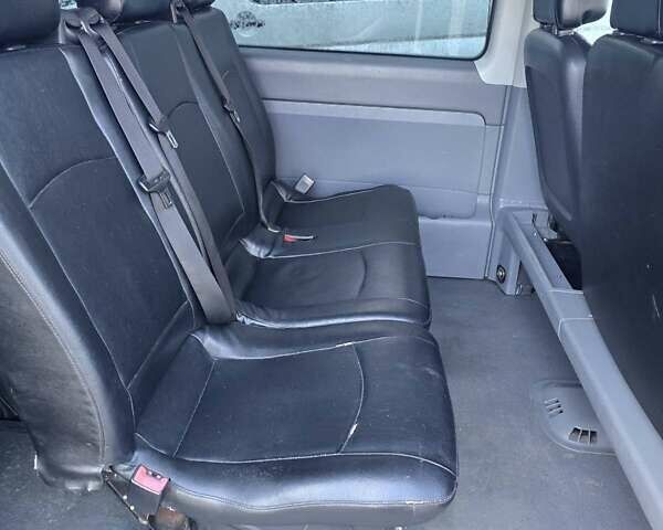 Черный Мерседес Вито, объемом двигателя 2.15 л и пробегом 544 тыс. км за 12000 $, фото 5 на Automoto.ua