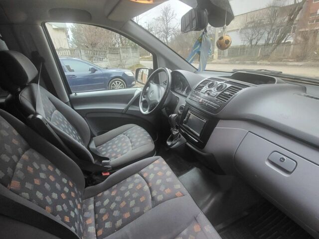 Черный Мерседес Вито, объемом двигателя 2.1 л и пробегом 333 тыс. км за 9200 $, фото 3 на Automoto.ua