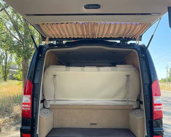 Черный Мерседес Вито, объемом двигателя 2.99 л и пробегом 396 тыс. км за 16000 $, фото 7 на Automoto.ua