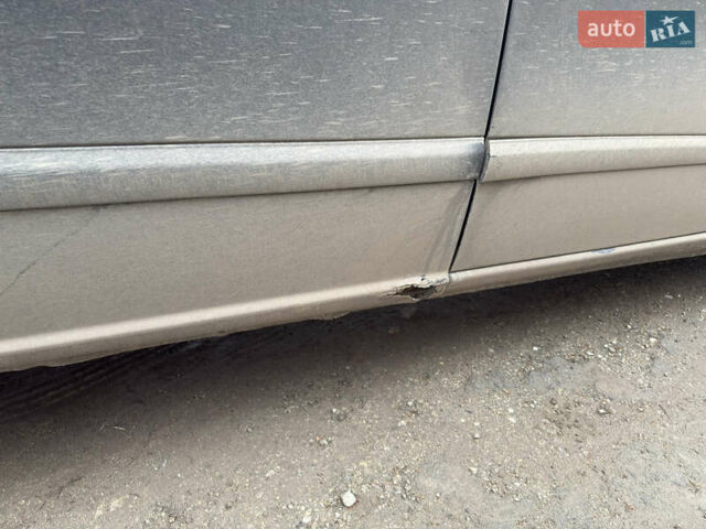 Черный Мерседес Вито, объемом двигателя 2.2 л и пробегом 260 тыс. км за 6400 $, фото 7 на Automoto.ua