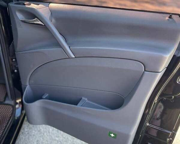 Черный Мерседес Вито, объемом двигателя 2.99 л и пробегом 396 тыс. км за 16000 $, фото 18 на Automoto.ua