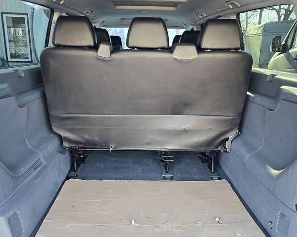 Черный Мерседес Вито, объемом двигателя 2.15 л и пробегом 544 тыс. км за 12000 $, фото 2 на Automoto.ua