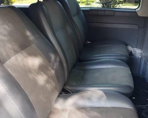 Черный Мерседес Вито, объемом двигателя 2.15 л и пробегом 515 тыс. км за 9200 $, фото 2 на Automoto.ua