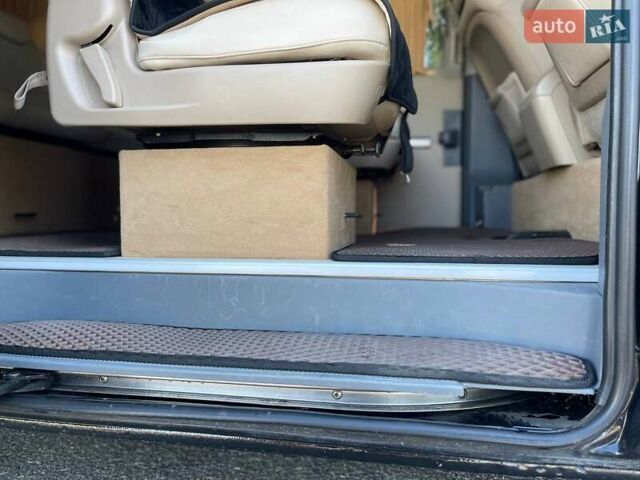 Черный Мерседес Вито, объемом двигателя 2.99 л и пробегом 396 тыс. км за 16000 $, фото 13 на Automoto.ua