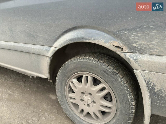 Черный Мерседес Вито, объемом двигателя 2.2 л и пробегом 260 тыс. км за 6400 $, фото 9 на Automoto.ua