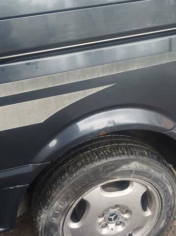 Черный Мерседес Вито, объемом двигателя 2.15 л и пробегом 270 тыс. км за 9000 $, фото 3 на Automoto.ua