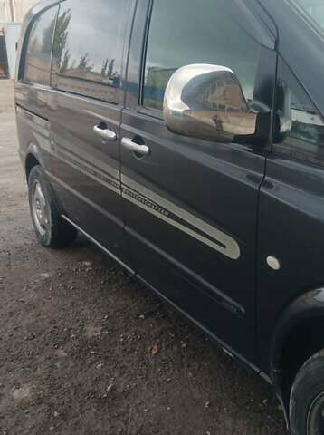 Черный Мерседес Вито, объемом двигателя 2.15 л и пробегом 270 тыс. км за 9000 $, фото 1 на Automoto.ua