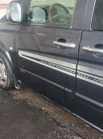 Черный Мерседес Вито, объемом двигателя 2.15 л и пробегом 270 тыс. км за 9000 $, фото 6 на Automoto.ua