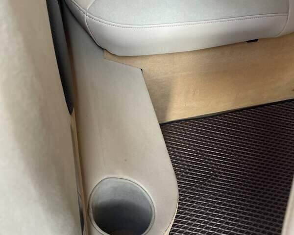 Черный Мерседес Вито, объемом двигателя 2.99 л и пробегом 396 тыс. км за 16000 $, фото 14 на Automoto.ua