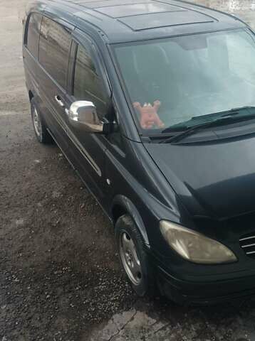 Черный Мерседес Вито, объемом двигателя 2.15 л и пробегом 270 тыс. км за 9000 $, фото 5 на Automoto.ua