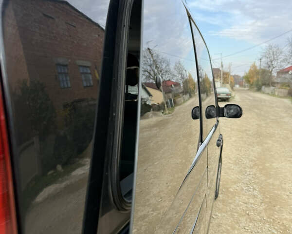 Черный Мерседес Вито, объемом двигателя 2.15 л и пробегом 309 тыс. км за 8500 $, фото 16 на Automoto.ua