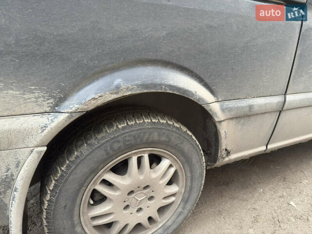 Черный Мерседес Вито, объемом двигателя 2.2 л и пробегом 260 тыс. км за 6400 $, фото 8 на Automoto.ua