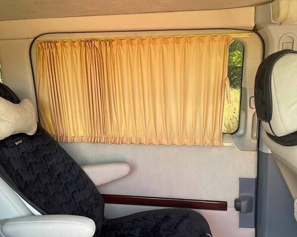 Черный Мерседес Вито, объемом двигателя 2.99 л и пробегом 396 тыс. км за 16000 $, фото 3 на Automoto.ua