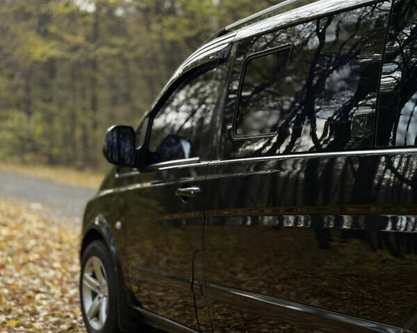 Черный Мерседес Вито, объемом двигателя 2.15 л и пробегом 330 тыс. км за 12000 $, фото 4 на Automoto.ua