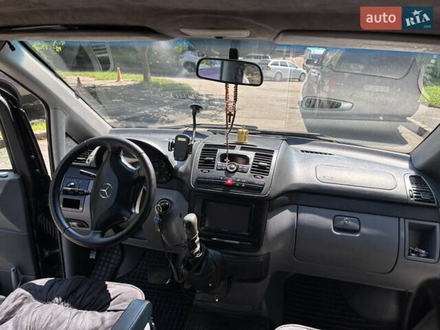 Черный Мерседес Вито, объемом двигателя 2.99 л и пробегом 328 тыс. км за 11200 $, фото 2 на Automoto.ua