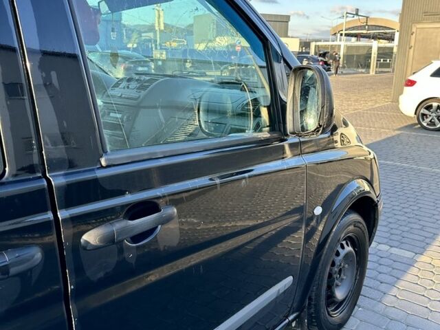 Черный Мерседес Вито, объемом двигателя 2.1 л и пробегом 400 тыс. км за 7600 $, фото 5 на Automoto.ua