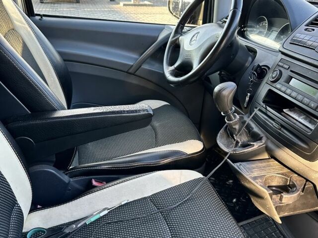 Черный Мерседес Вито, объемом двигателя 2.1 л и пробегом 400 тыс. км за 7600 $, фото 7 на Automoto.ua