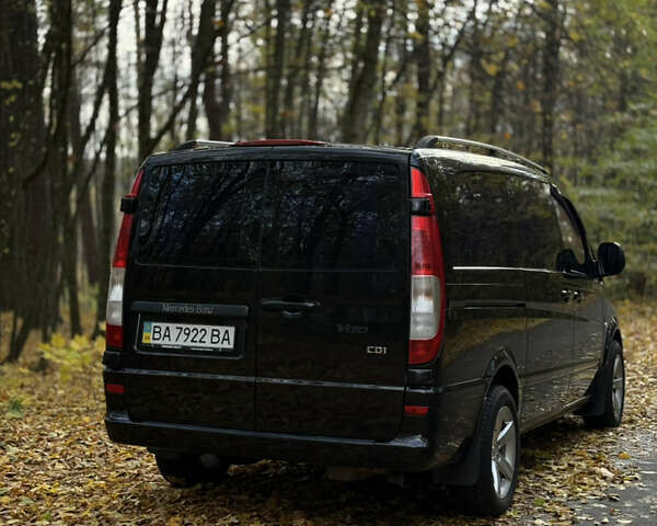 Черный Мерседес Вито, объемом двигателя 2.15 л и пробегом 330 тыс. км за 12000 $, фото 3 на Automoto.ua