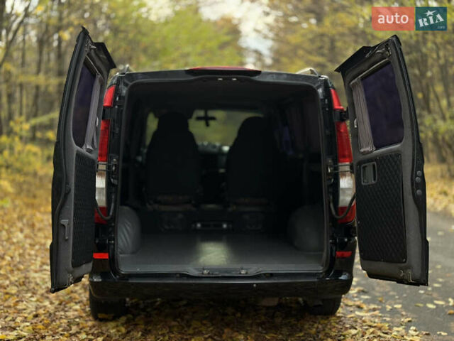 Черный Мерседес Вито, объемом двигателя 2.15 л и пробегом 330 тыс. км за 12000 $, фото 7 на Automoto.ua