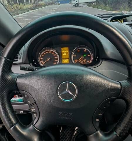 Черный Мерседес Вито, объемом двигателя 2.15 л и пробегом 565 тыс. км за 9000 $, фото 17 на Automoto.ua