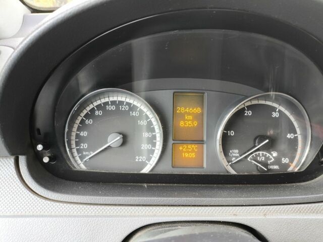 Чорний Мерседес Віто, об'ємом двигуна 2.1 л та пробігом 265 тис. км за 9000 $, фото 4 на Automoto.ua