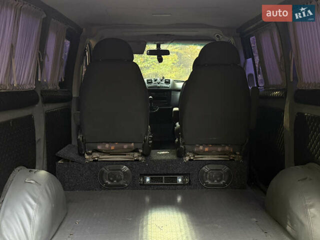 Черный Мерседес Вито, объемом двигателя 2.15 л и пробегом 330 тыс. км за 11600 $, фото 1 на Automoto.ua