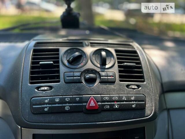 Черный Мерседес Вито, объемом двигателя 2.2 л и пробегом 290 тыс. км за 11999 $, фото 21 на Automoto.ua