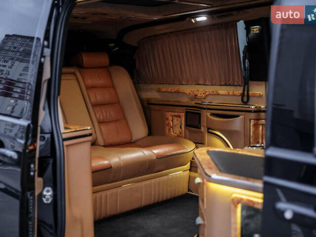 Черный Мерседес Вито, объемом двигателя 2.15 л и пробегом 120 тыс. км за 37000 $, фото 5 на Automoto.ua