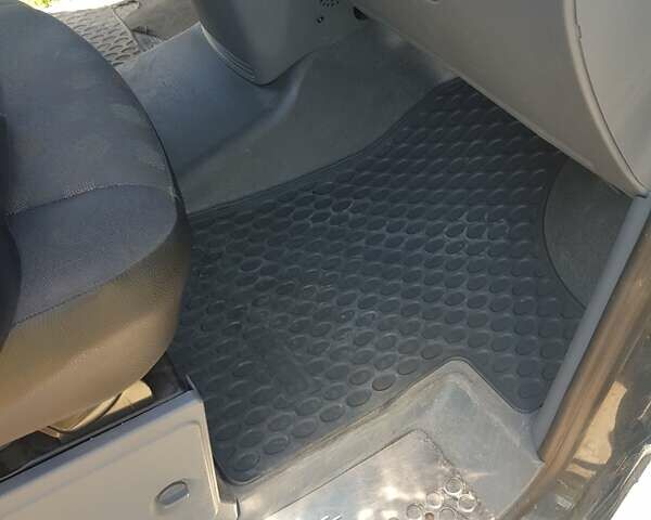 Черный Мерседес Вито, объемом двигателя 2.2 л и пробегом 999 тыс. км за 9500 $, фото 21 на Automoto.ua