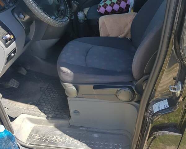 Черный Мерседес Вито, объемом двигателя 2.2 л и пробегом 999 тыс. км за 9500 $, фото 32 на Automoto.ua