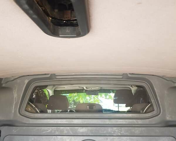 Черный Мерседес Вито, объемом двигателя 2.2 л и пробегом 999 тыс. км за 9500 $, фото 34 на Automoto.ua