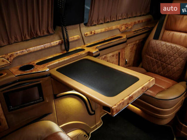 Черный Мерседес Вито, объемом двигателя 2.15 л и пробегом 120 тыс. км за 37000 $, фото 6 на Automoto.ua