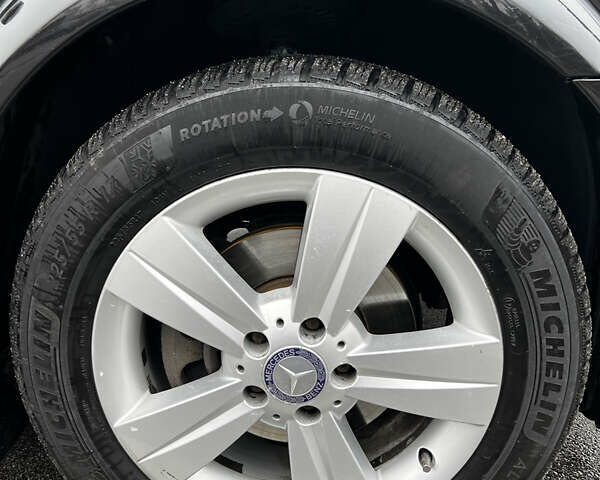 Черный Мерседес Вито, объемом двигателя 2.2 л и пробегом 390 тыс. км за 18000 $, фото 14 на Automoto.ua