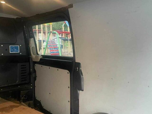 Чорний Мерседес Віто, об'ємом двигуна 2.1 л та пробігом 305 тис. км за 11500 $, фото 4 на Automoto.ua