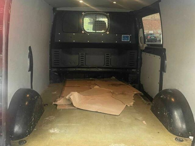 Чорний Мерседес Віто, об'ємом двигуна 2.1 л та пробігом 305 тис. км за 11500 $, фото 6 на Automoto.ua