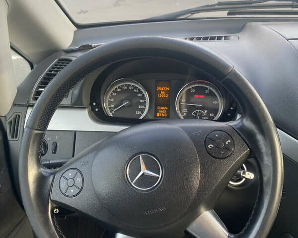 Черный Мерседес Вито, объемом двигателя 2.14 л и пробегом 255 тыс. км за 10900 $, фото 14 на Automoto.ua