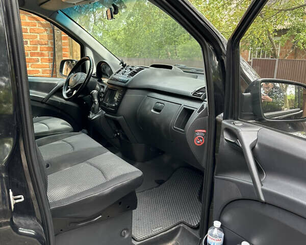 Черный Мерседес Вито, объемом двигателя 2.14 л и пробегом 325 тыс. км за 15300 $, фото 7 на Automoto.ua