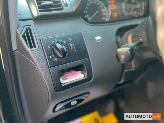 Черный Мерседес Вито, объемом двигателя 2.2 л и пробегом 326 тыс. км за 19300 $, фото 11 на Automoto.ua