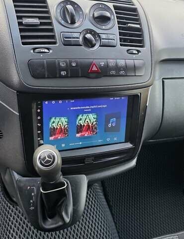 Черный Мерседес Вито, объемом двигателя 2.14 л и пробегом 348 тыс. км за 18000 $, фото 9 на Automoto.ua