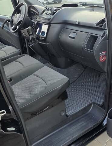 Черный Мерседес Вито, объемом двигателя 2.14 л и пробегом 348 тыс. км за 18000 $, фото 12 на Automoto.ua