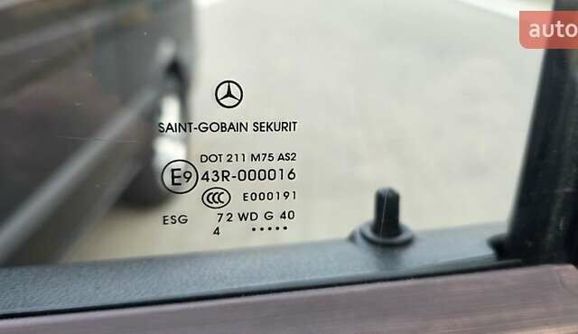 Черный Мерседес Вито, объемом двигателя 2.14 л и пробегом 348 тыс. км за 18000 $, фото 22 на Automoto.ua