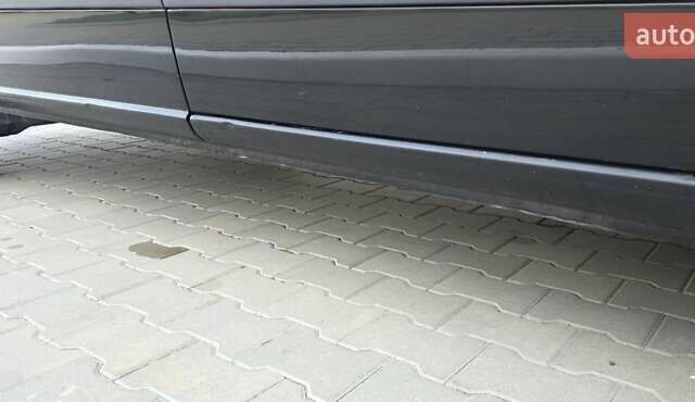 Черный Мерседес Вито, объемом двигателя 2.14 л и пробегом 348 тыс. км за 18000 $, фото 24 на Automoto.ua