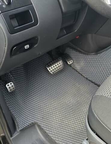 Черный Мерседес Вито, объемом двигателя 2.14 л и пробегом 348 тыс. км за 18000 $, фото 27 на Automoto.ua